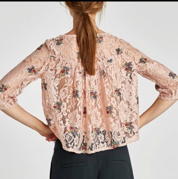 𝅺Zara Lace Floral Cropped top‎ - Picture 3 of 12